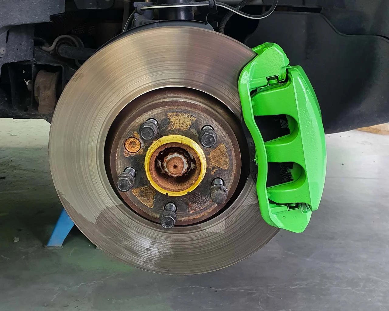 Custom green brake calliper painting — Wheel Repair Manchester